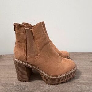 Women's Suede Tan Platform Heel Chelsea Boots